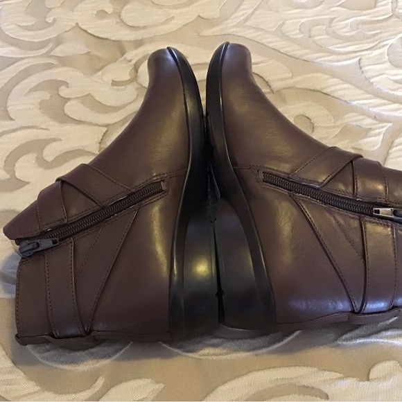 Naturalized Bridal Brown Ankle Boots, NWT, size 8.5, extremely soft leather - Picture 9 of 10